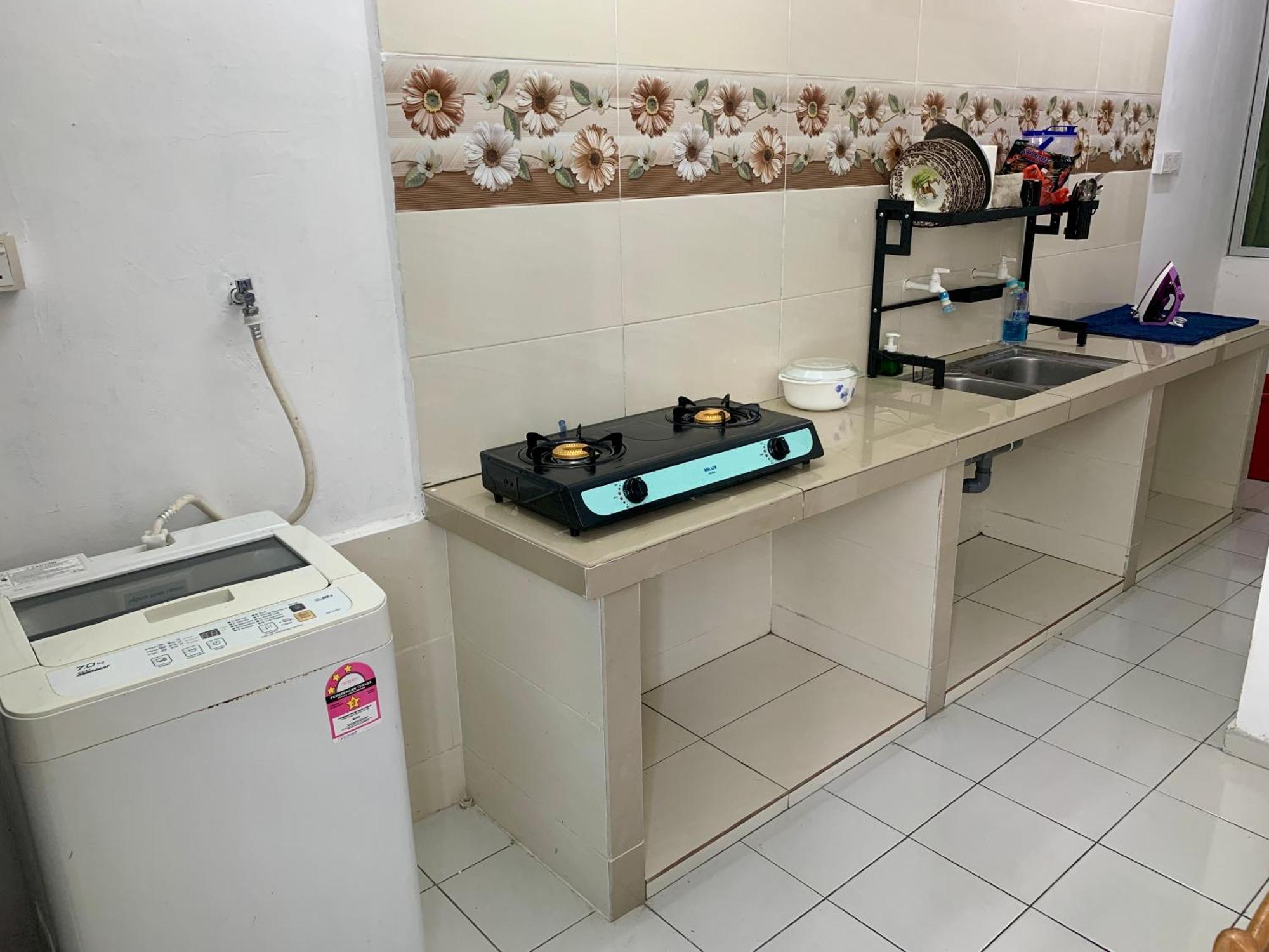 Kampong Seri Gading Homestay Cikgu Nora Near Uthm Kptm Kktm Ipg Moslim Onli מראה חיצוני תמונה