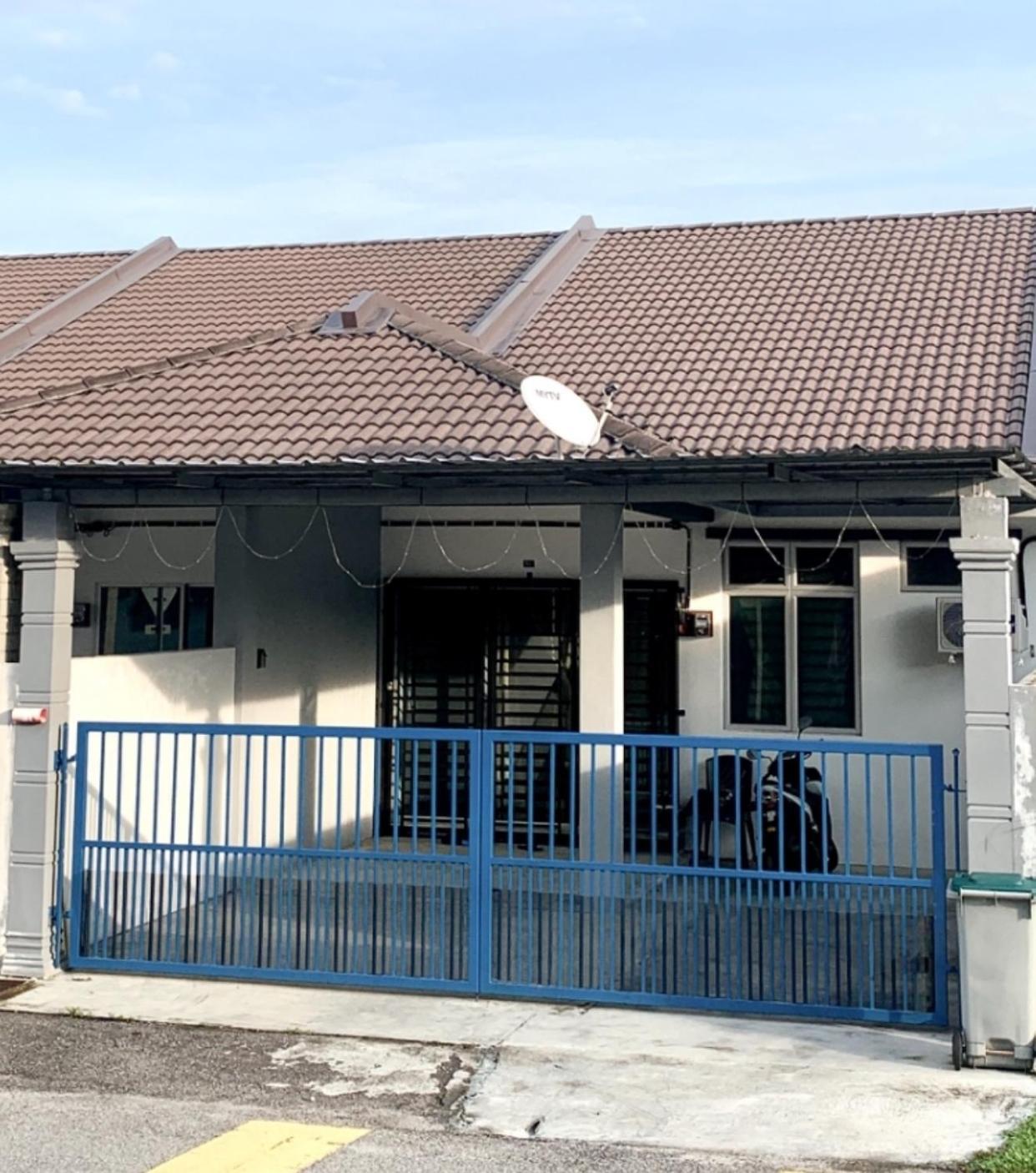 Kampong Seri Gading Homestay Cikgu Nora Near Uthm Kptm Kktm Ipg Moslim Onli מראה חיצוני תמונה